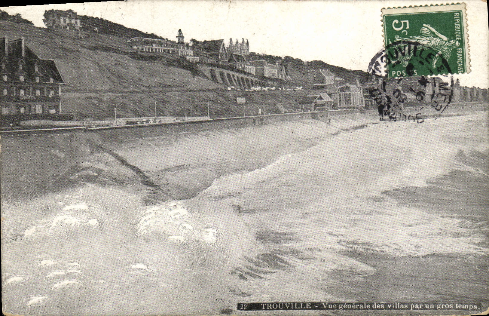 CPA Trouville Vue generale des villas par un gros temps