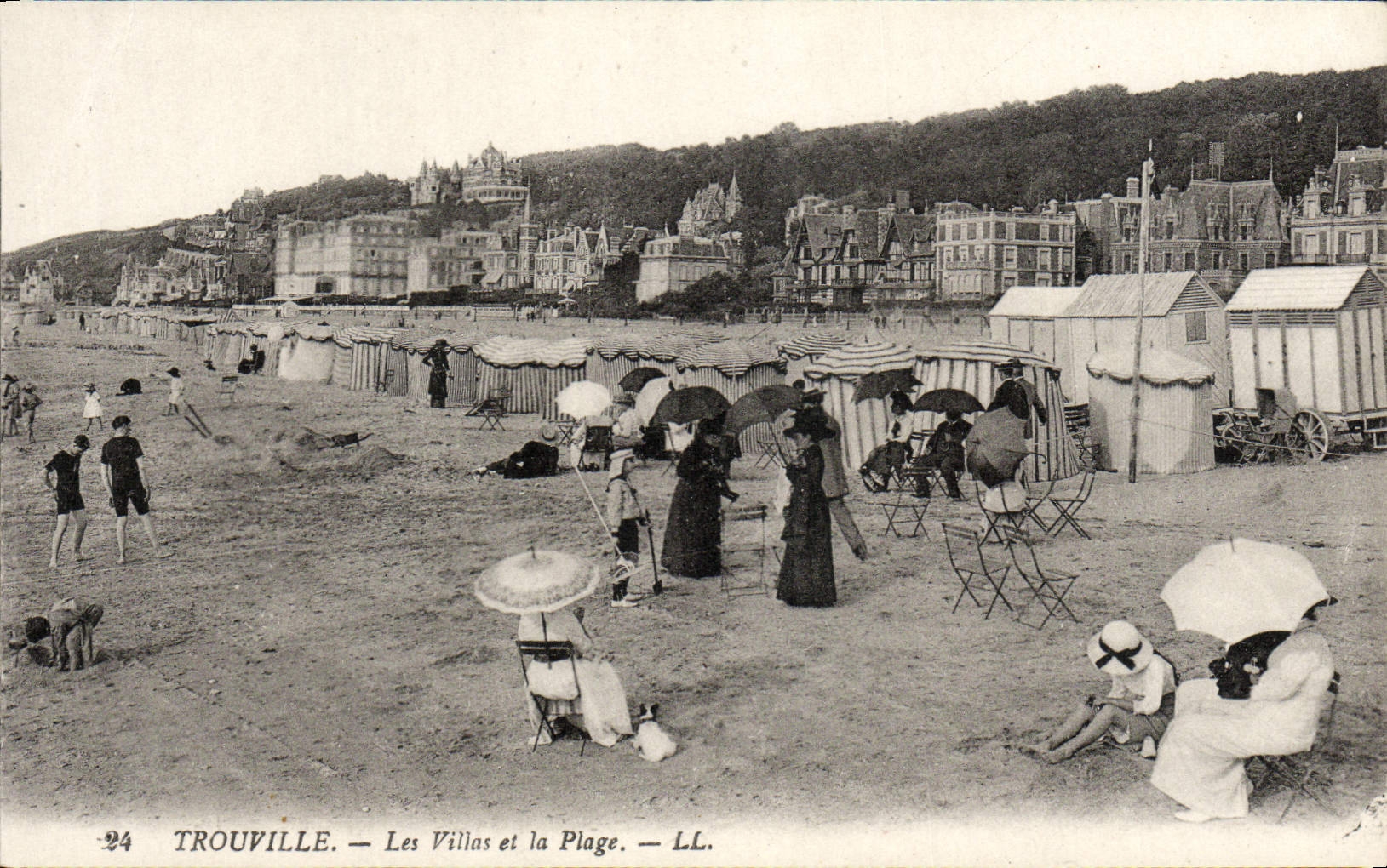 VINTAGE POSTCARD Trouville villas and the beach