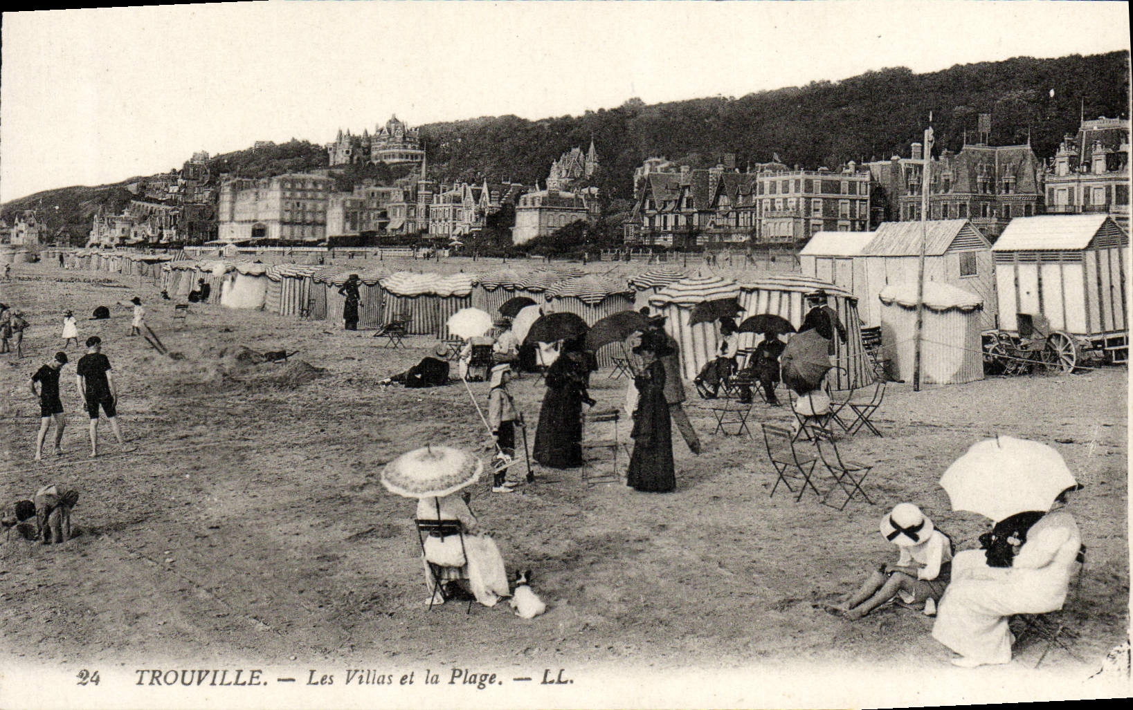 CPA Trouville Les villas et la plage