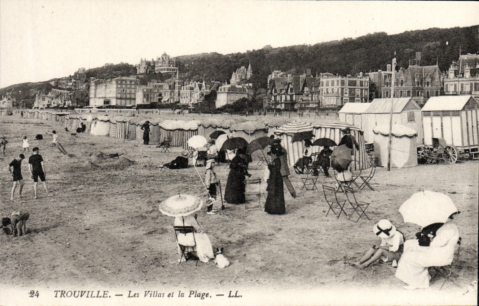 CPA Trouville Les villas et la plage