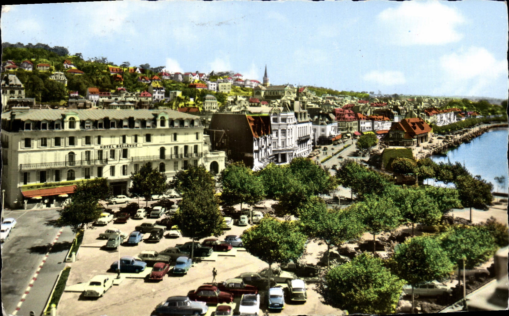 CPM Trouville La reine des plages vue generale Hotel Bellevue