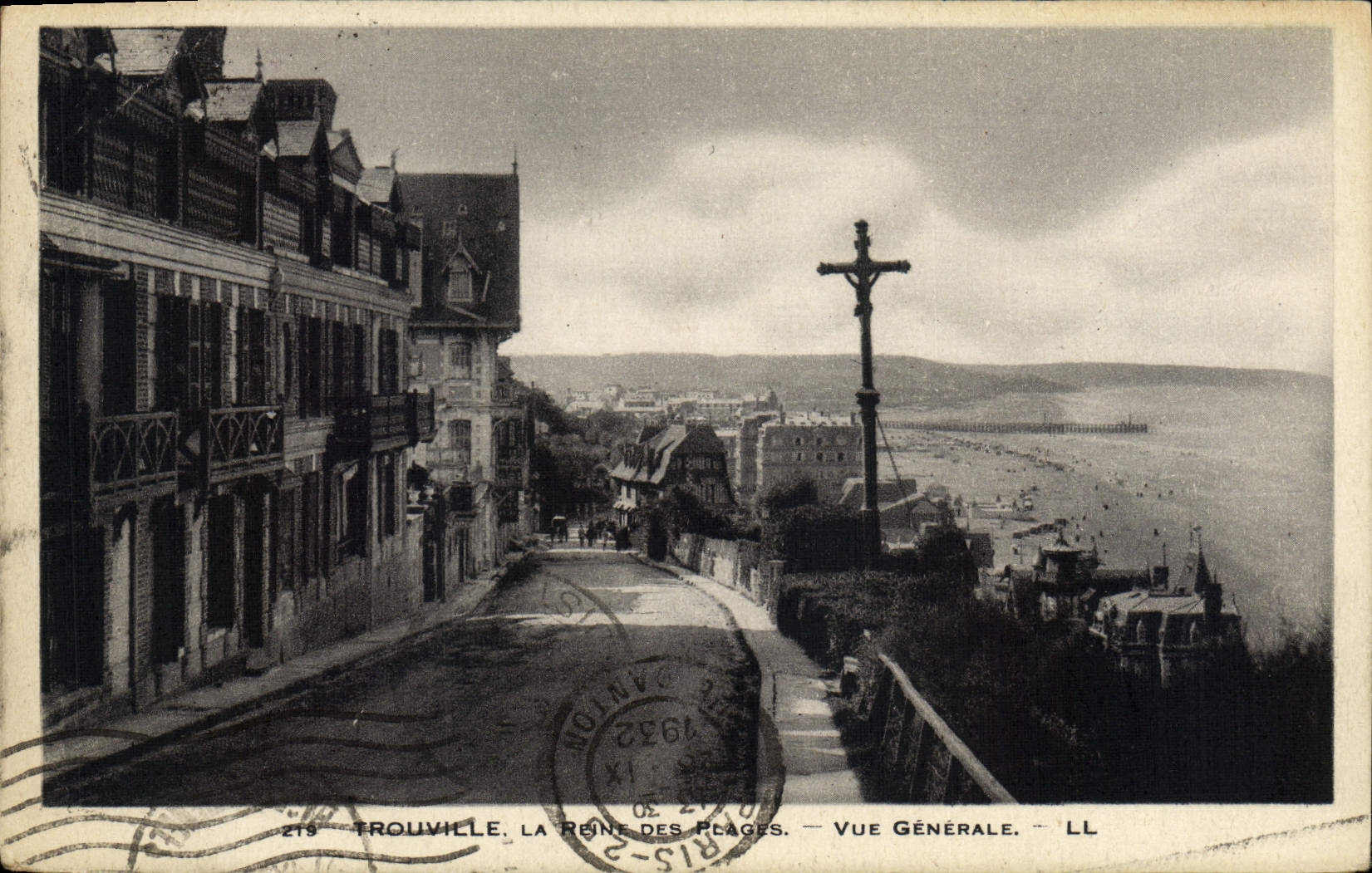 CPA Trouville La reine des plages vue generale