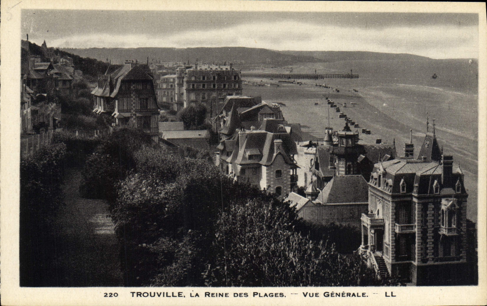 CPA Trouville La reine des plages vue generale