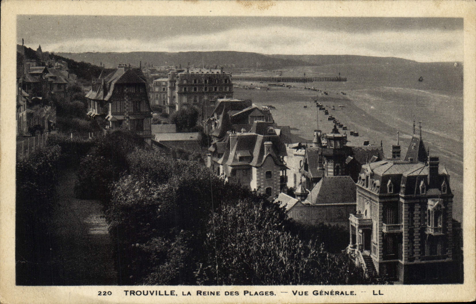 CPA Trouville La reine des plages vue generale