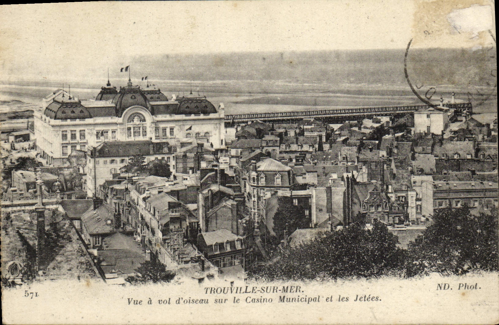 CPA Trouville Sur Mer Vue a vol d'oiseau sur le casino municipal et les jetees
