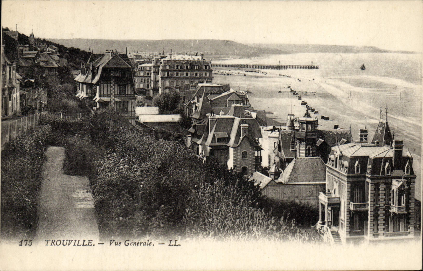 CPA Trouville vue generale