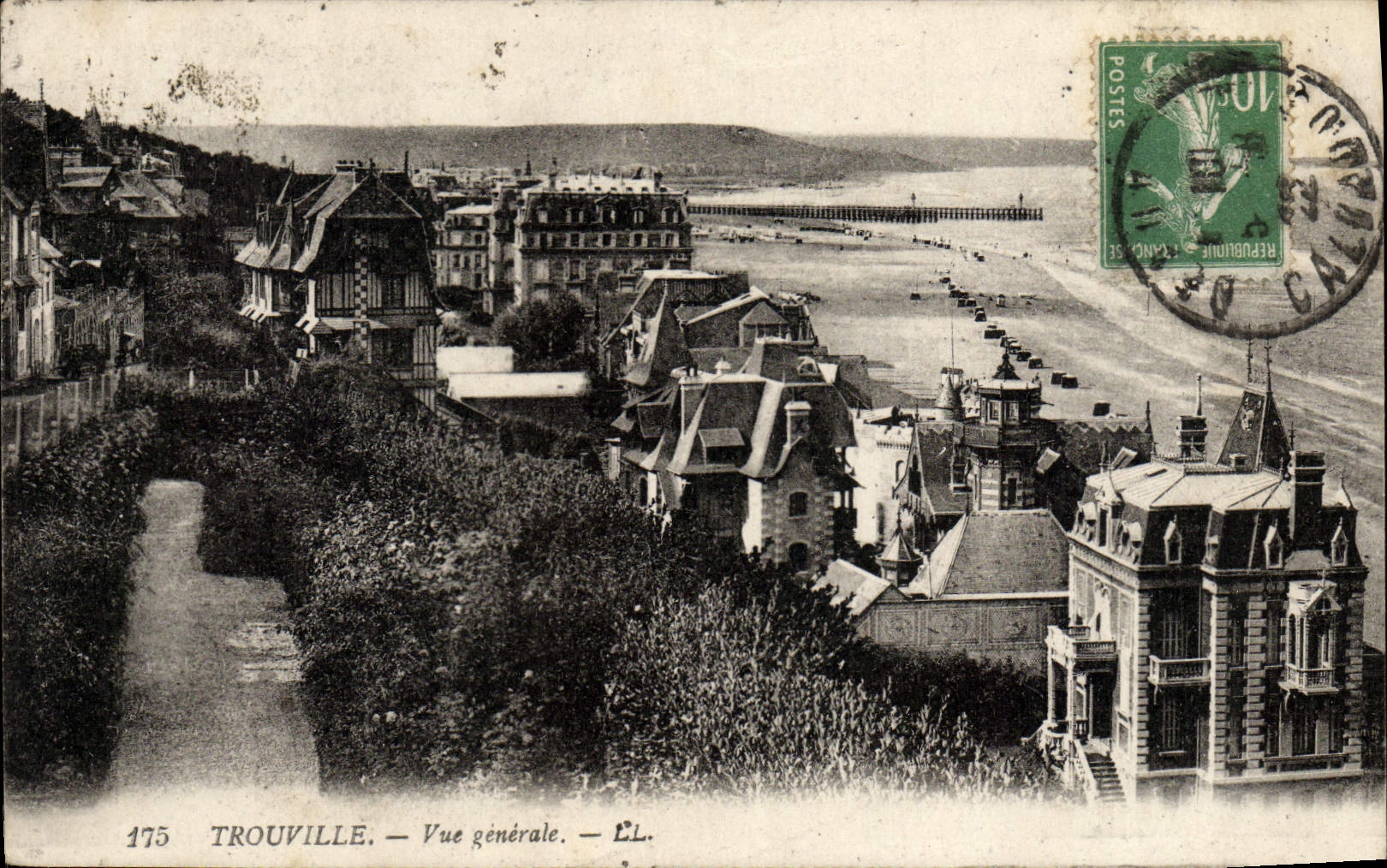 CPA Trouville vue generale
