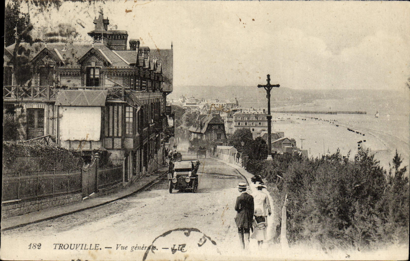 CPA Trouville vue generale