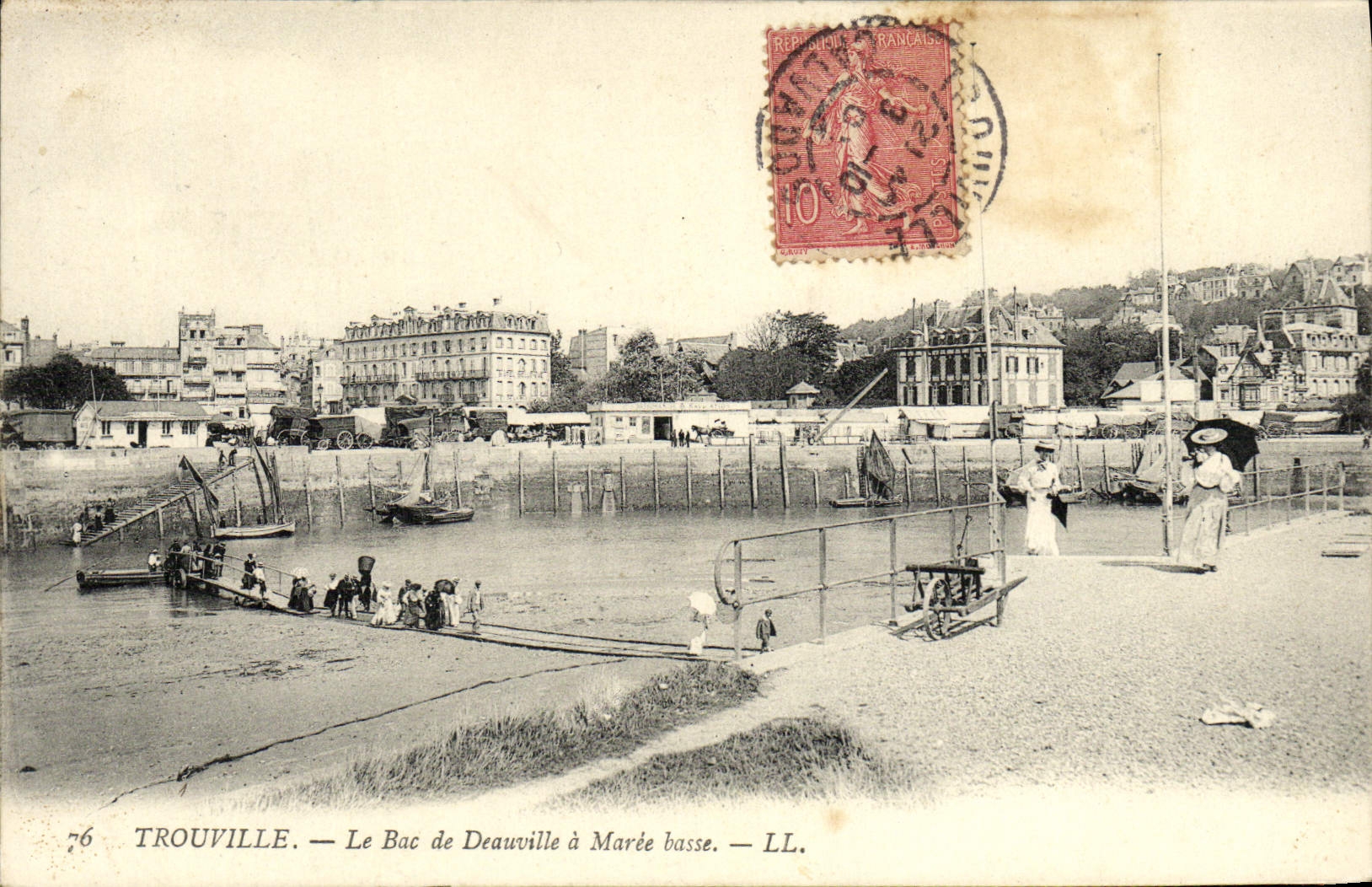 VINTAGE POSTCARD Trouville the vat of Deauville has low tide