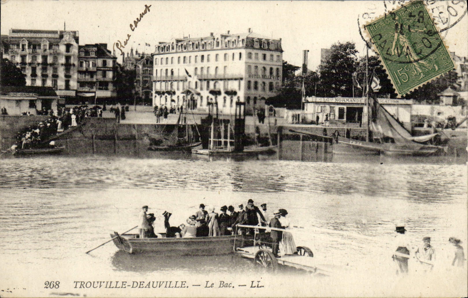 CPA Trouville Deauville Le bac Bateaux