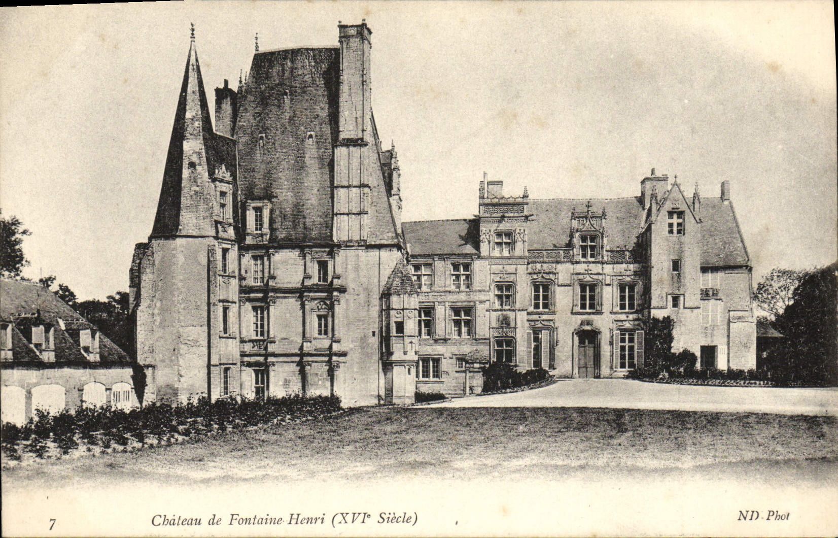 VINTAGE POSTCARD Castle of Henri Fountain