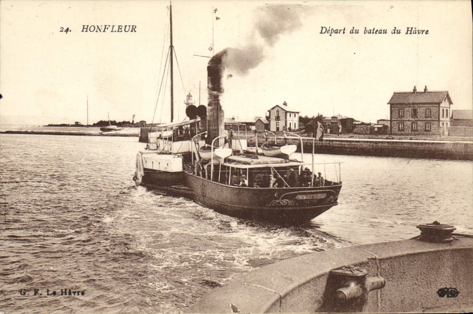 CPA Honfleur Depart du Bateau du Havre