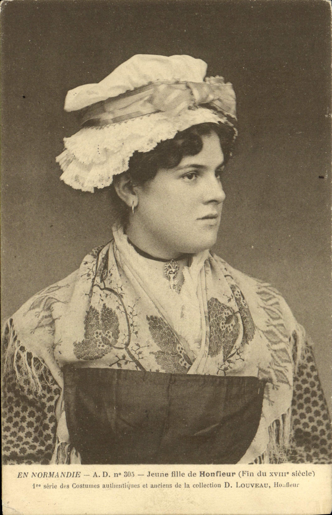 CPA Honfleur Jeune Fille Folklore 