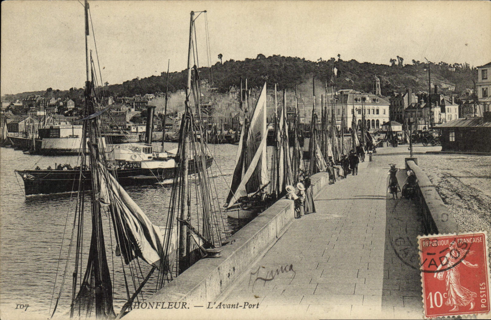 CPA Honfleur L'Avant Port Bateaux
