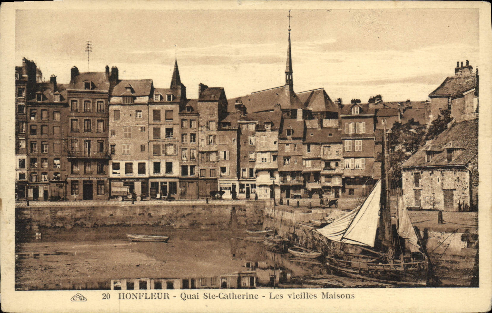 CPA Honfleur Quai Ste Catherine Les Vieilles Maisons Bateaux