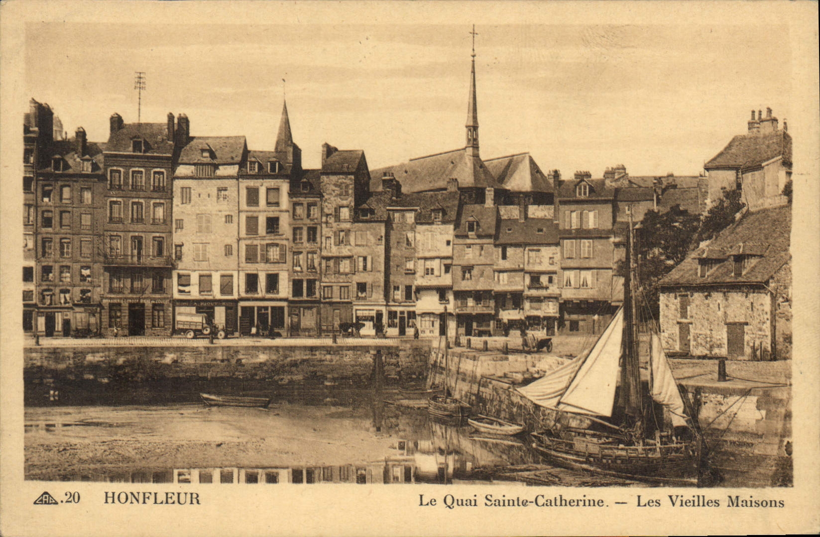 CPA Honfleur Quai Ste Catherine Les Vieilles Maisons Bateaux