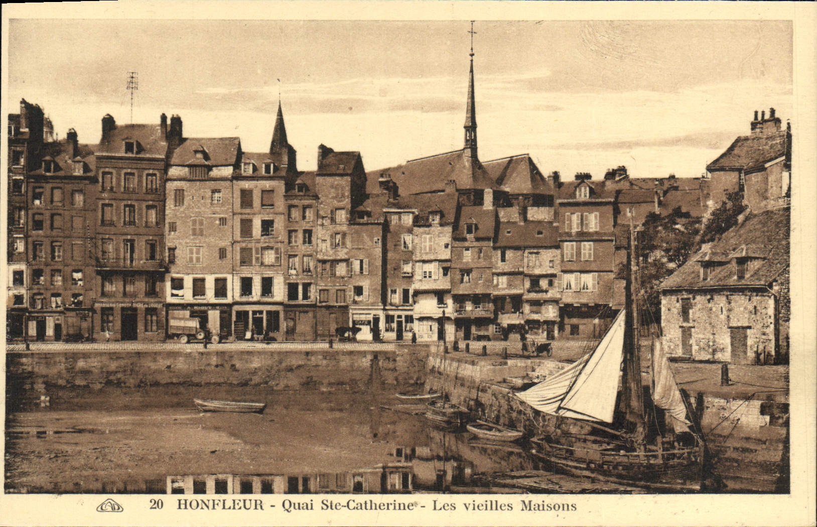 CPA Honfleur Quai Ste Catherine Les Vieilles Maisons Bateaux