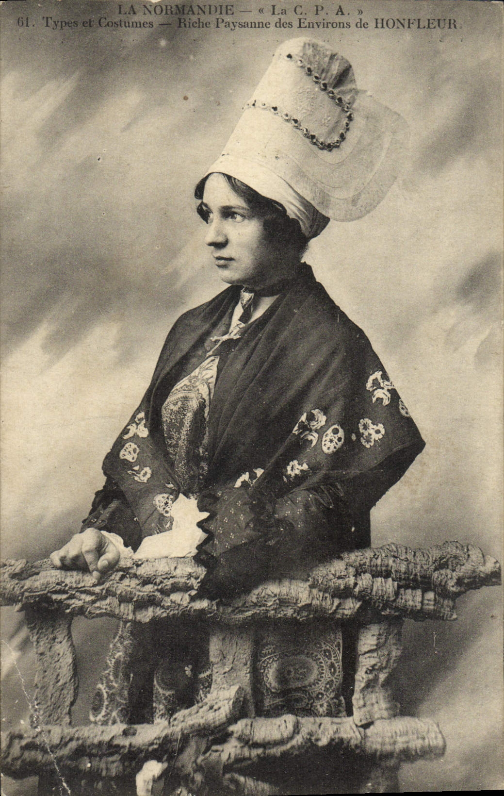 CPA Honfleur Riche paysanne des environs Folklore Costume 