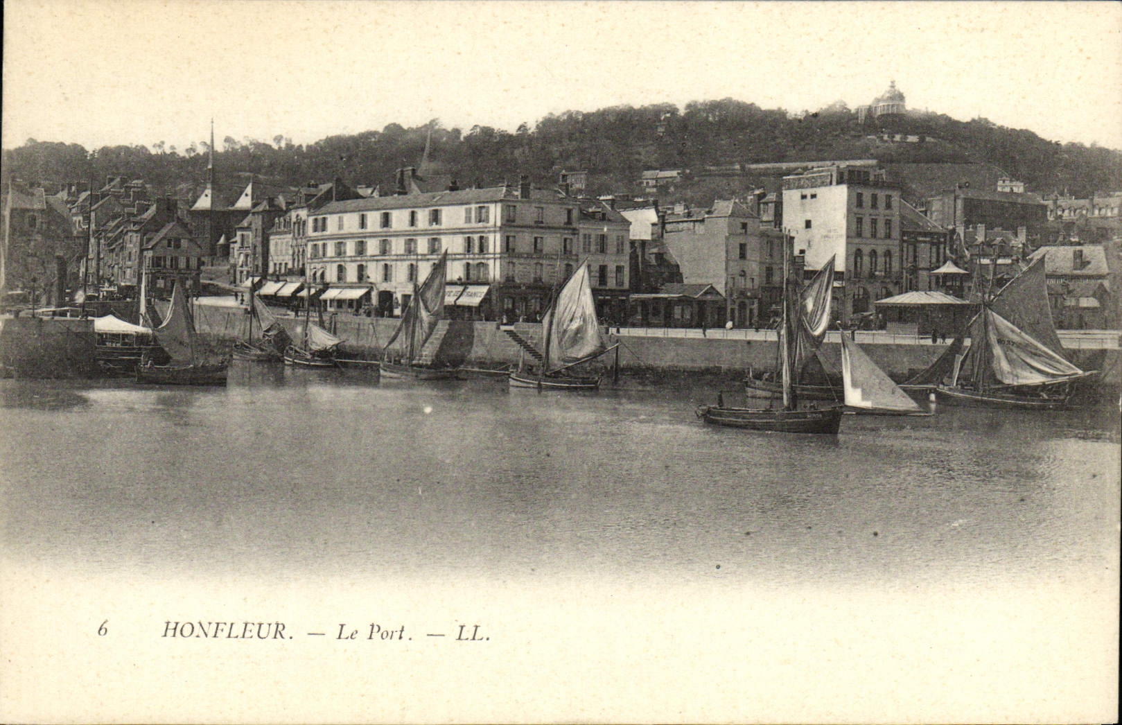 CPA Honfleur Le Port Bateaux