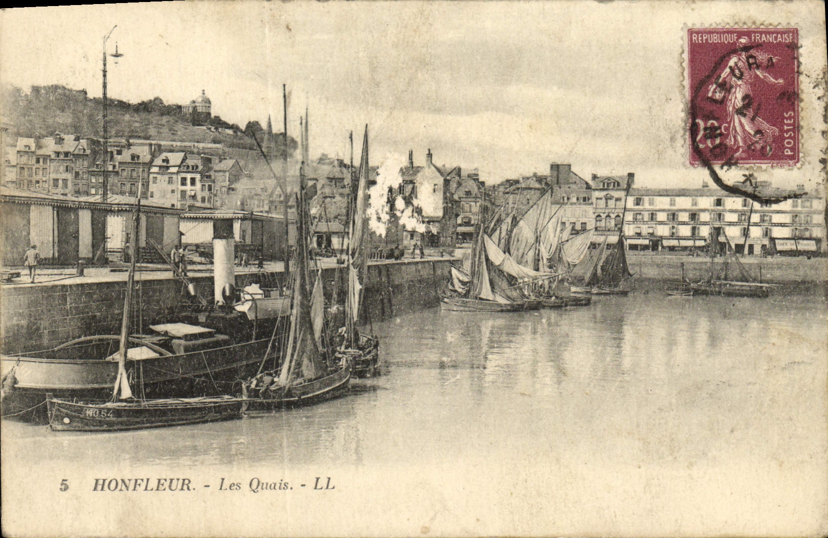 CPA Honfleur Les Quais Bateaux