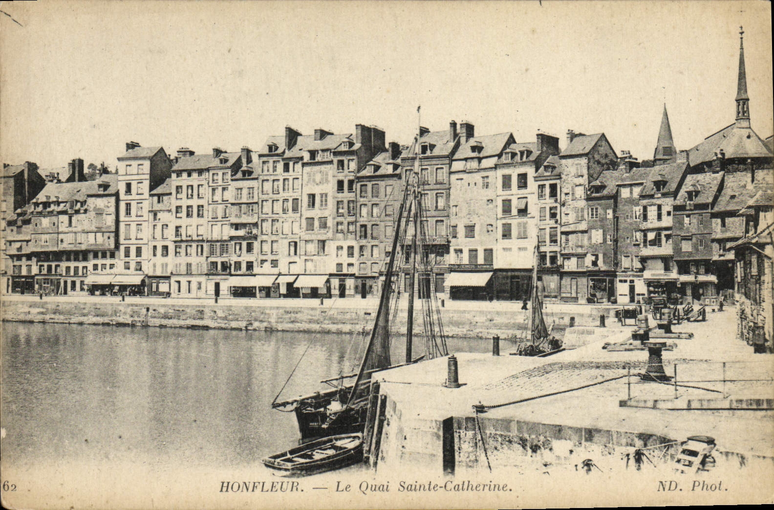 CPA Honfleur Le Quai Sainte Catherine