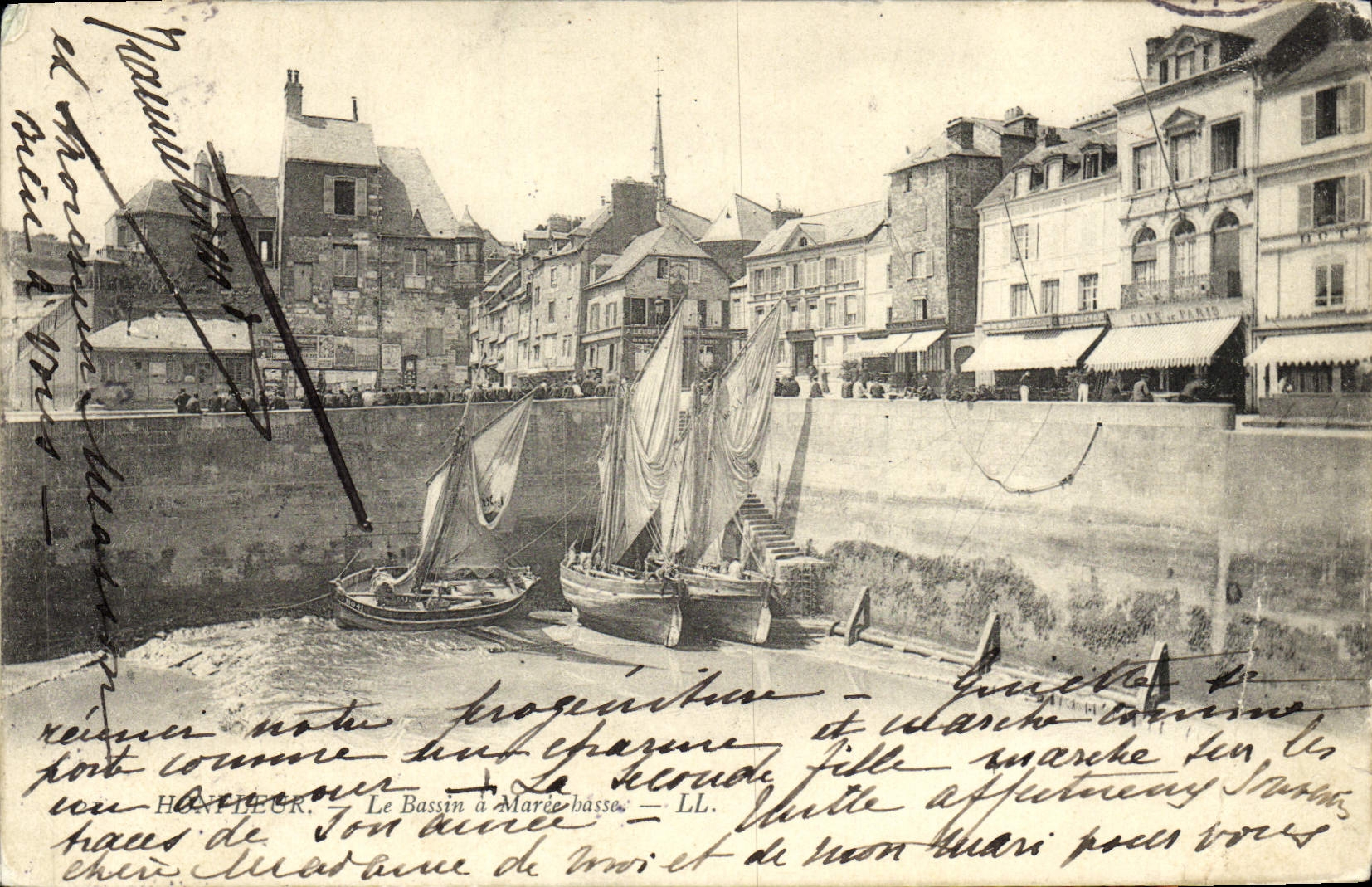 CPA Honfleur Le Bassin a maree basse Bateaux 