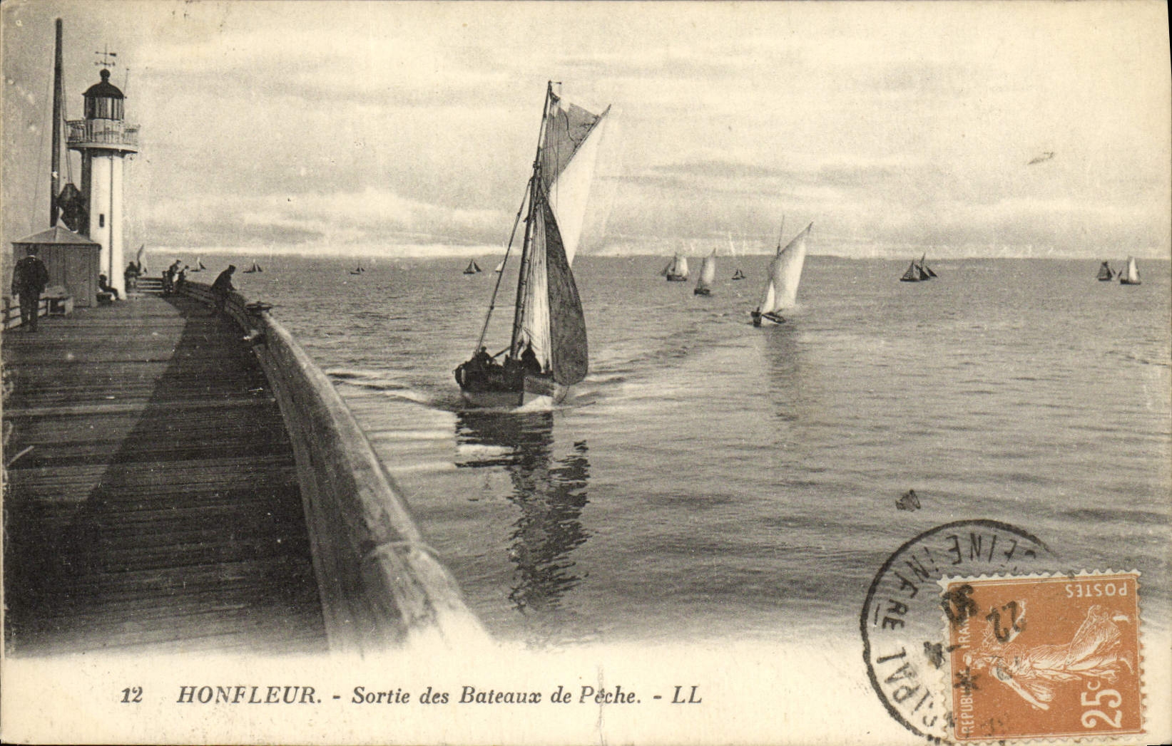 CPA Honfleur Sortie des Bateaux de Peche