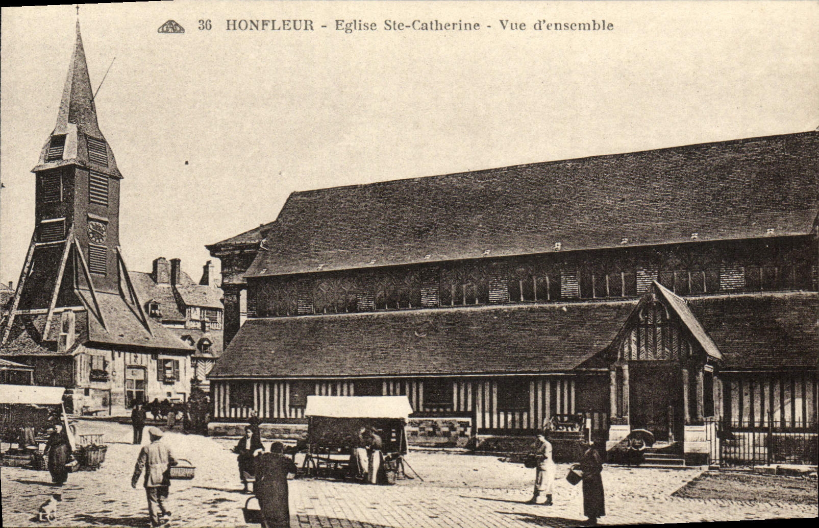 CPA Honfleur L'Eglise Ste Catherine Vue d'ensemble