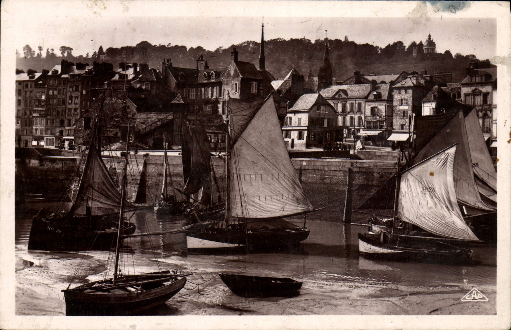 CPA Honfleur Le port et la cote de Grace Bateaux