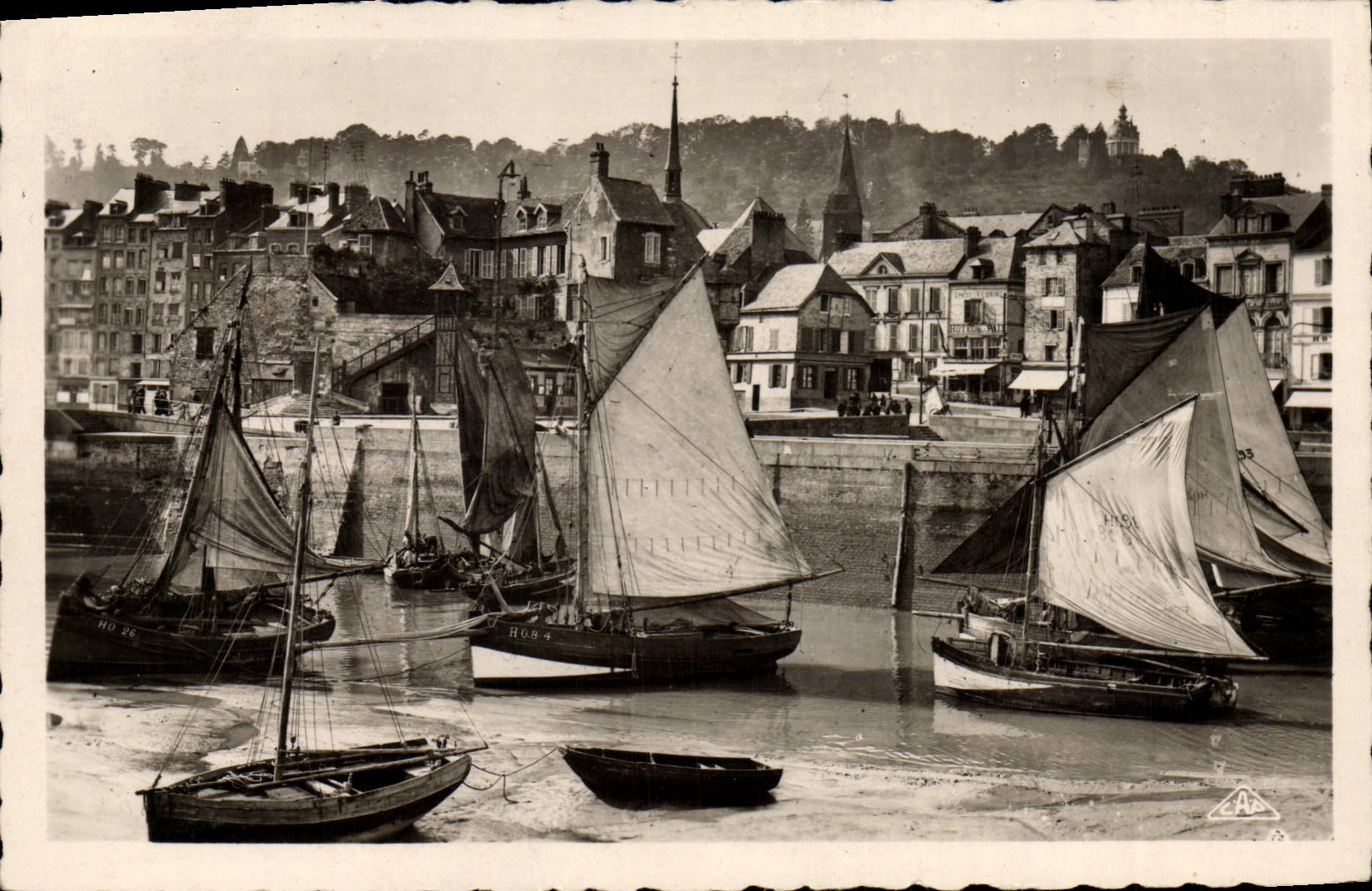 CPA Honfleur Le port et la cote de Grace Bateaux