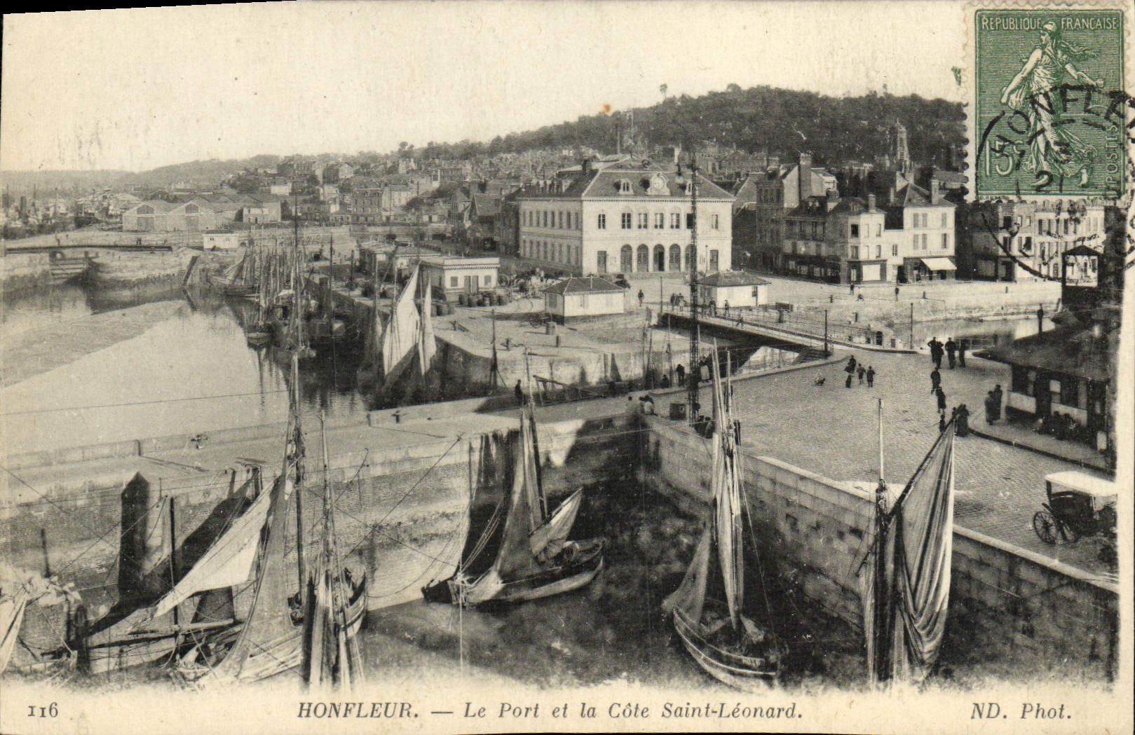 CPA Honfleur Le Port et la Cote Saint Leonard Bateaux