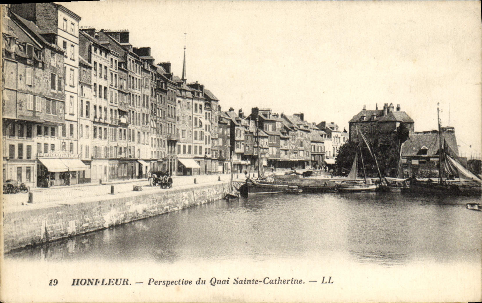 VINTAGE POSTCARD Honfleur Prespective of the Quay Sainte Catherine Bateaux