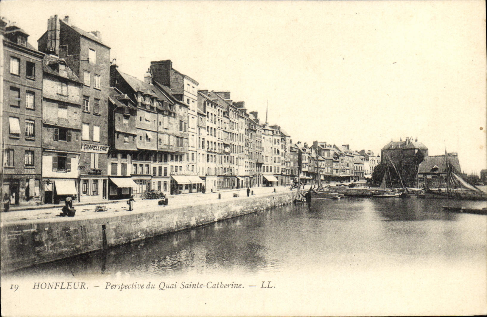 CPA Honfleur Prespective du Quai Sainte Catherine