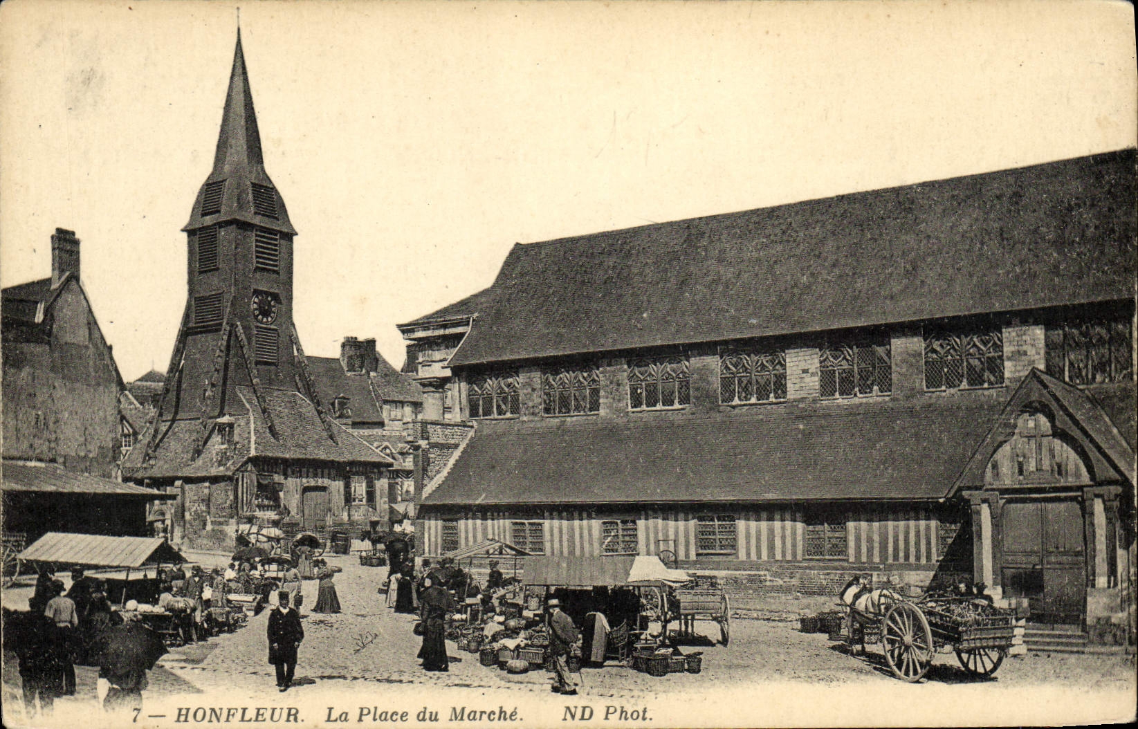 CPA Honfleur La Place du Marche 