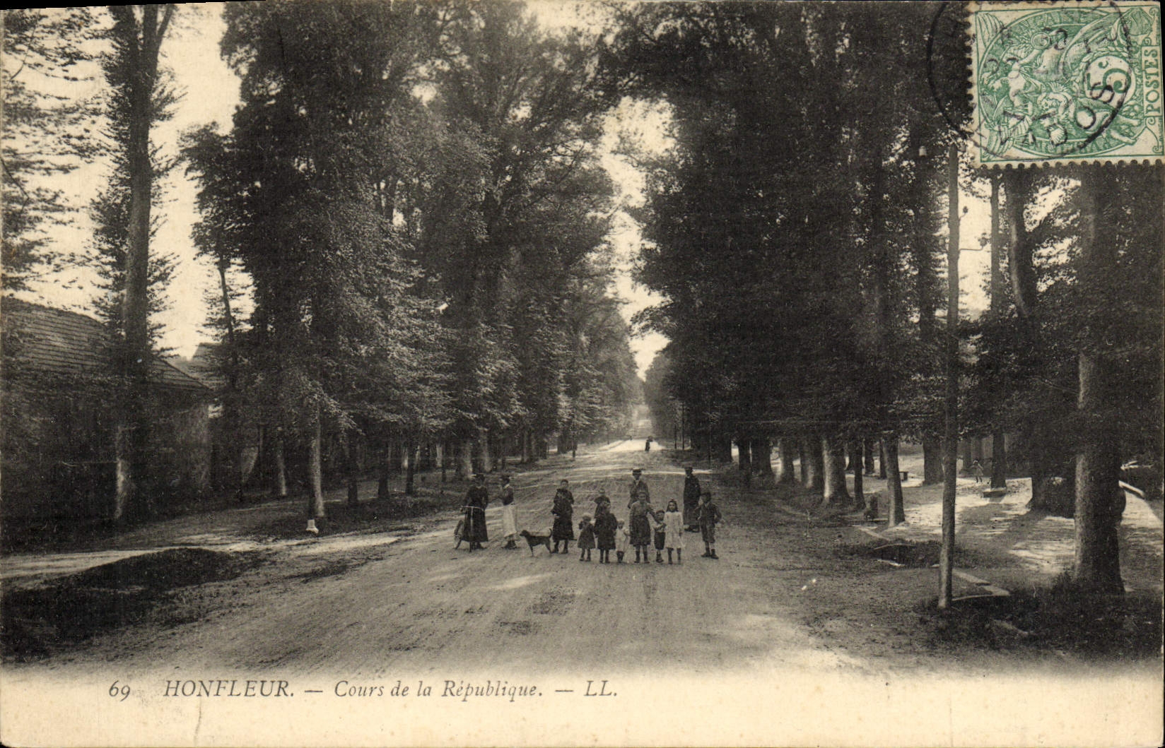 CPA Honfleur Cours de la Republique Enfants