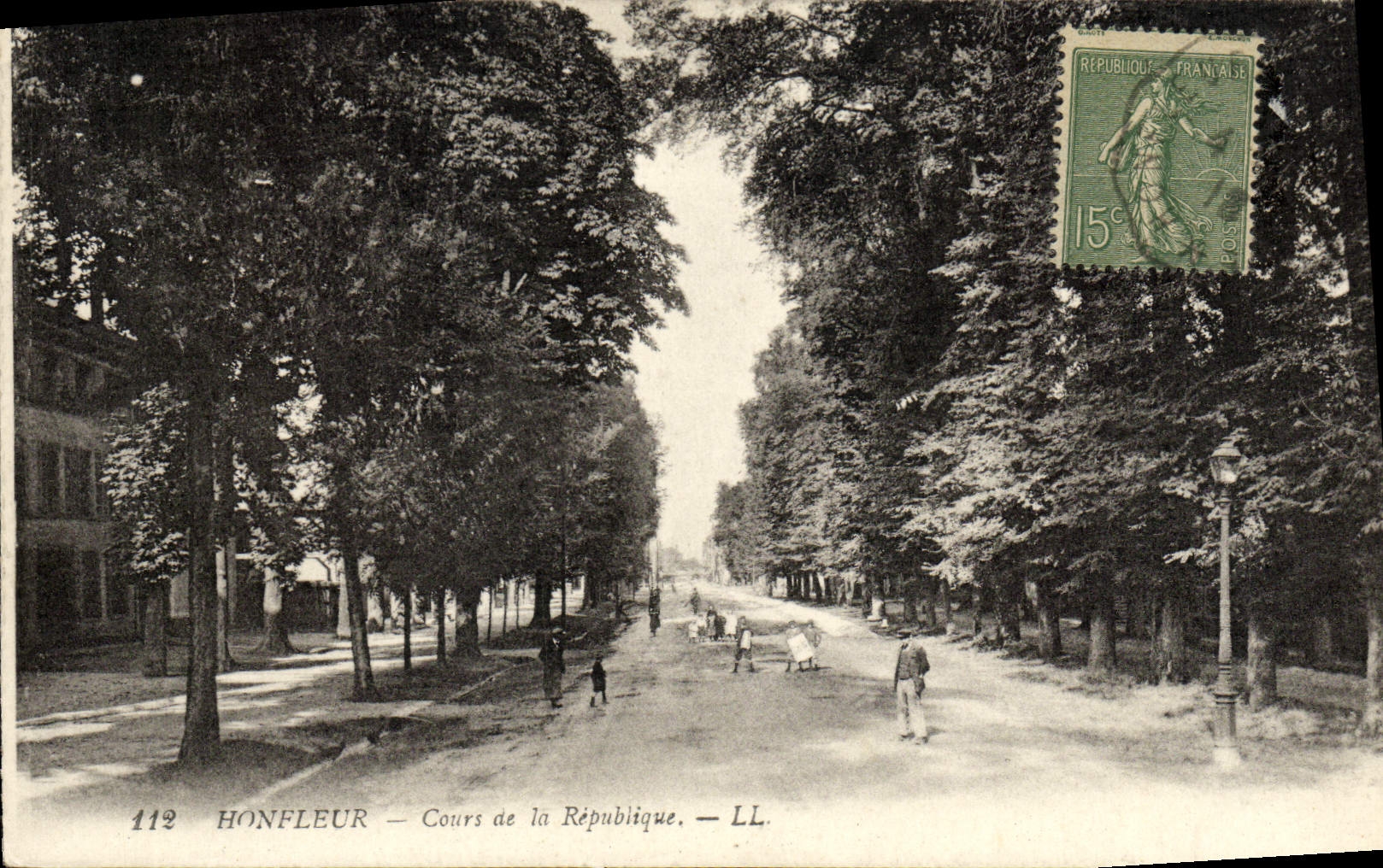 CPA Honfleur Cours de la Republique 