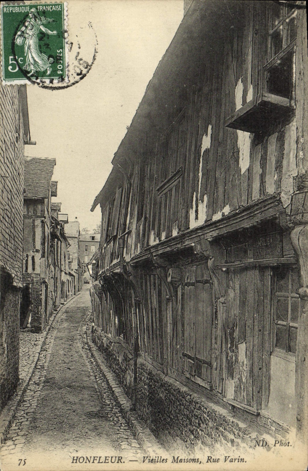 CPA Honfleur Vieilles Maisons Rue Varin