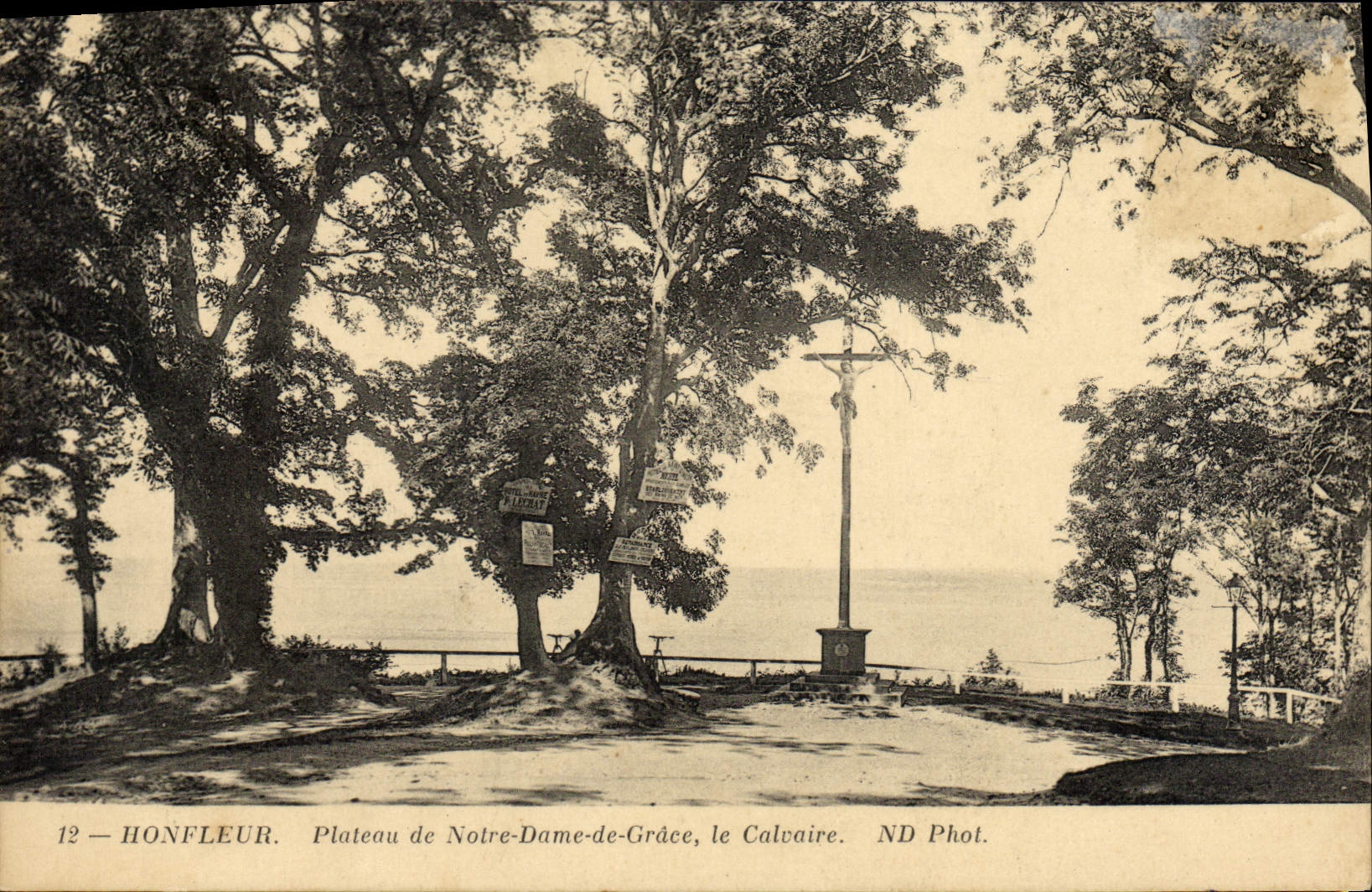 CPA Honfleur Plateau de Notre Dame de Grace Le Calvaire 