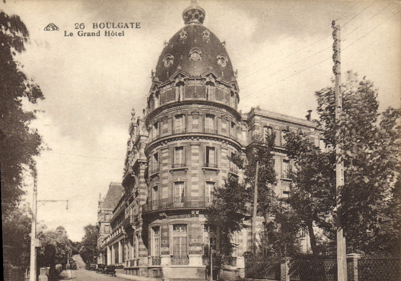 VINTAGE POSTCARD Houlgate the Large Hotel