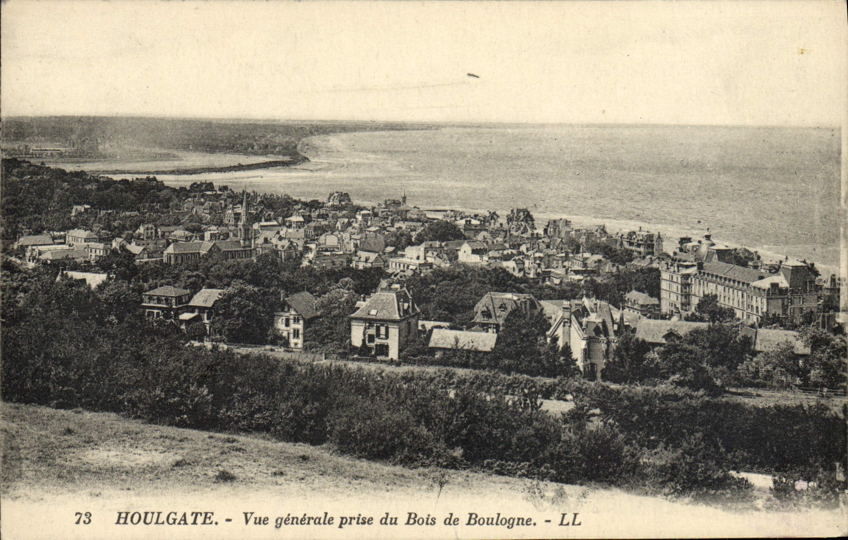 CPA Houlgate Vue generale prise du Bois de Boulogne