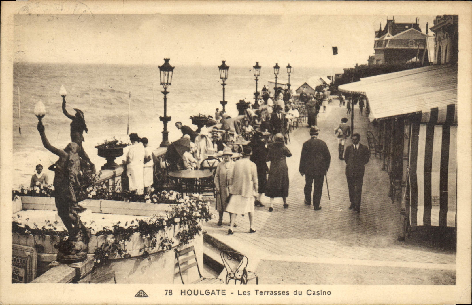 VINTAGE POSTCARD Houlgate Terraces of the Casino