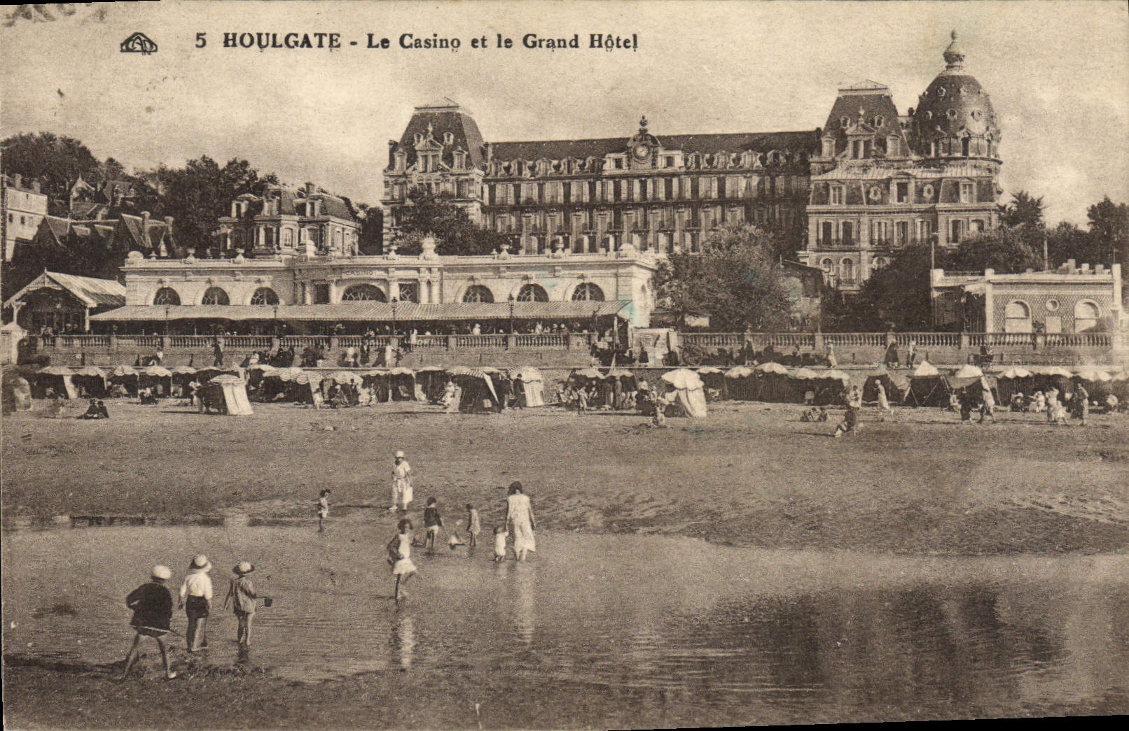 CPA Houlgate Le Casino et le Grand Hotel 