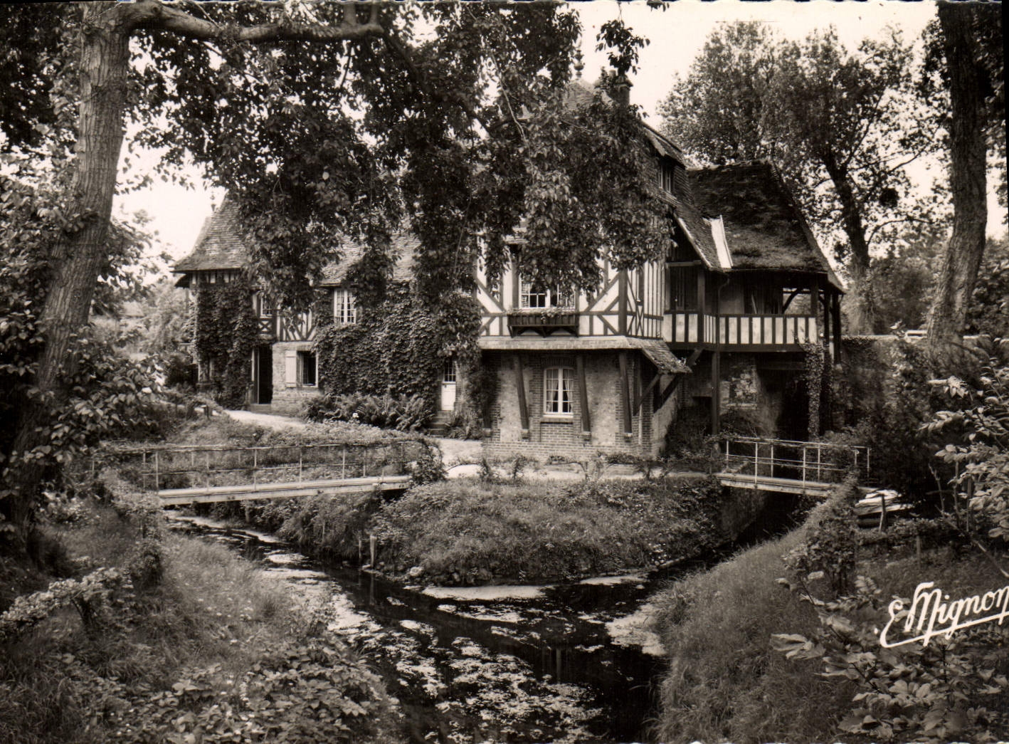 POSTAL MODERNA Houlgate Drochon con el molino de Landry