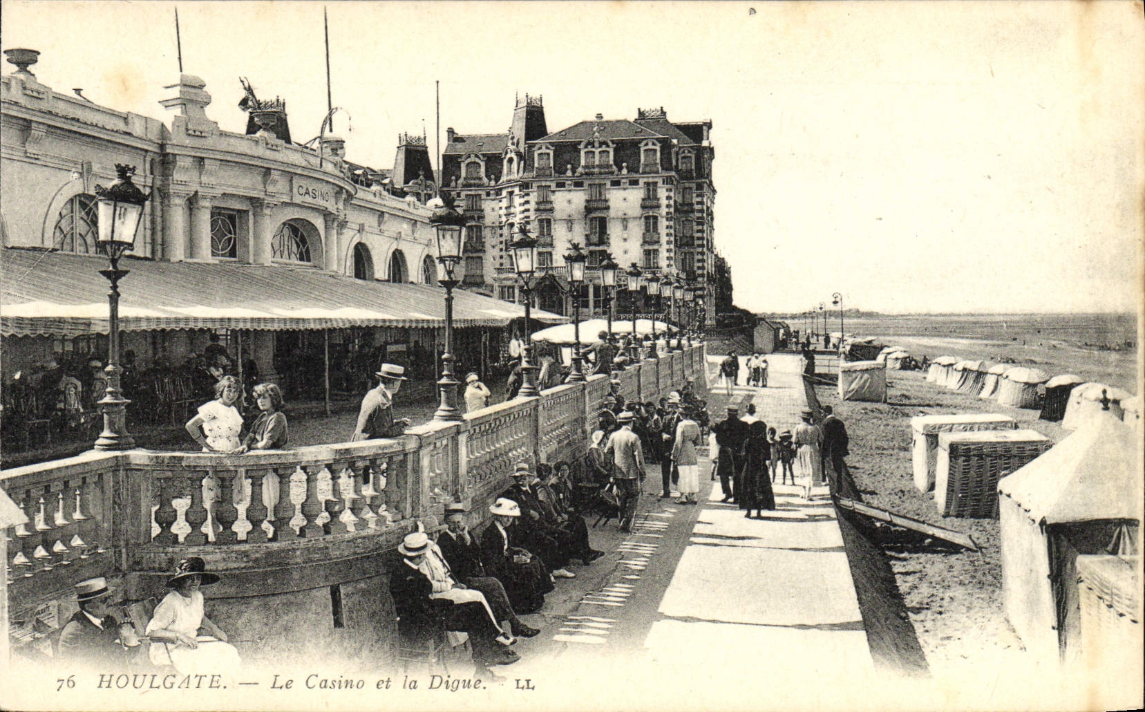 CPA Houlgate Le Casino et la Digue 