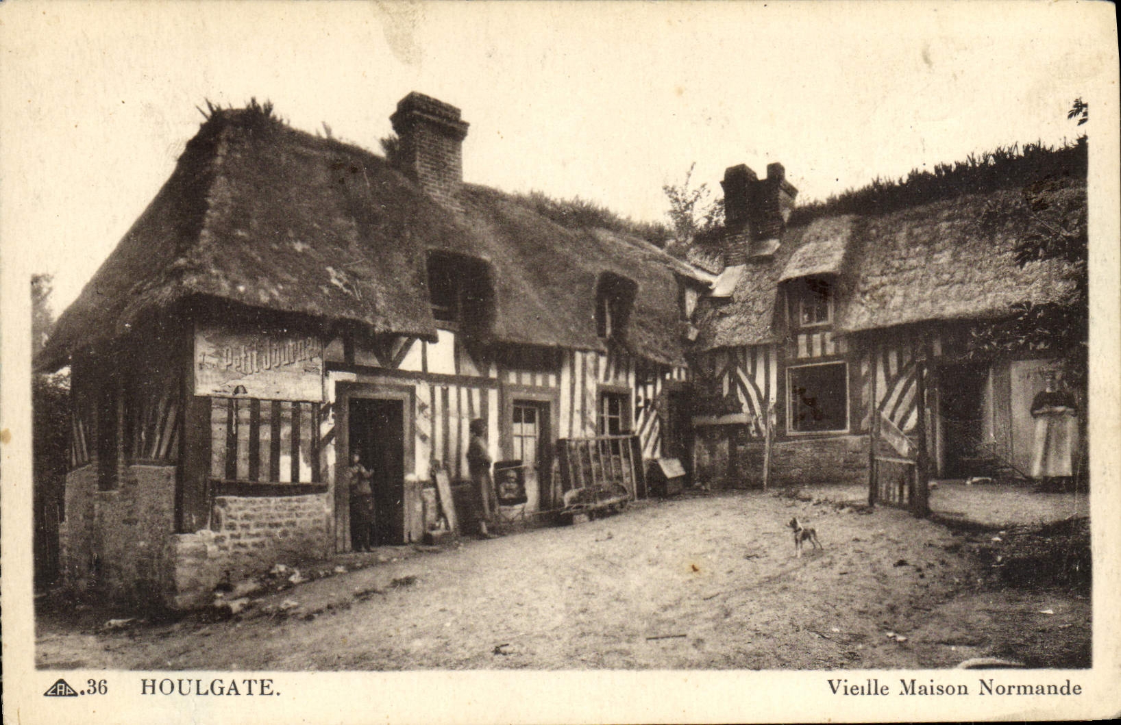 Normando de la casa de la mujer mayor de Houlgate de la POSTAL de la VENDIMIA