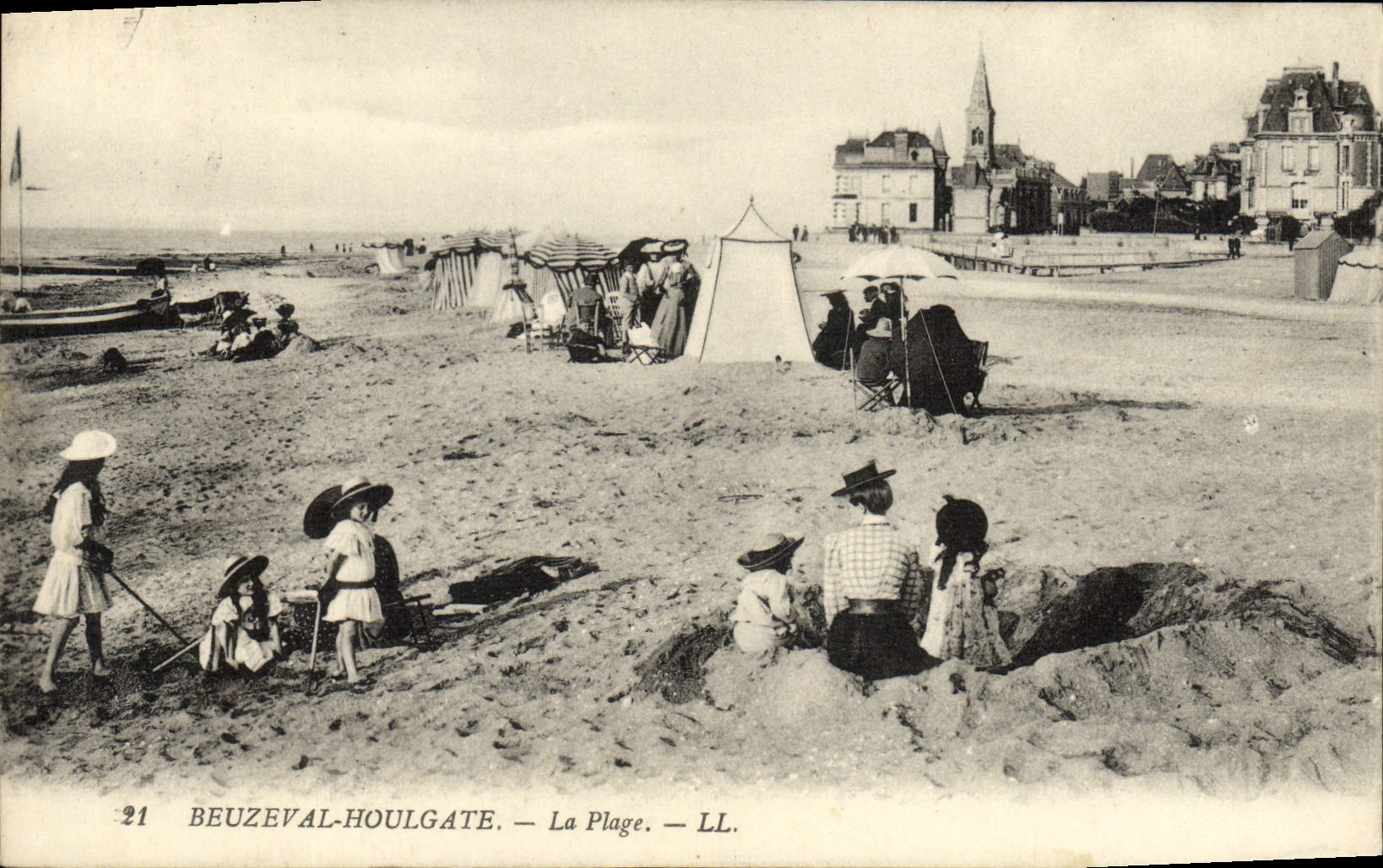 VINTAGE POSTCARD Beuzeval Houlgate the Beach Children
