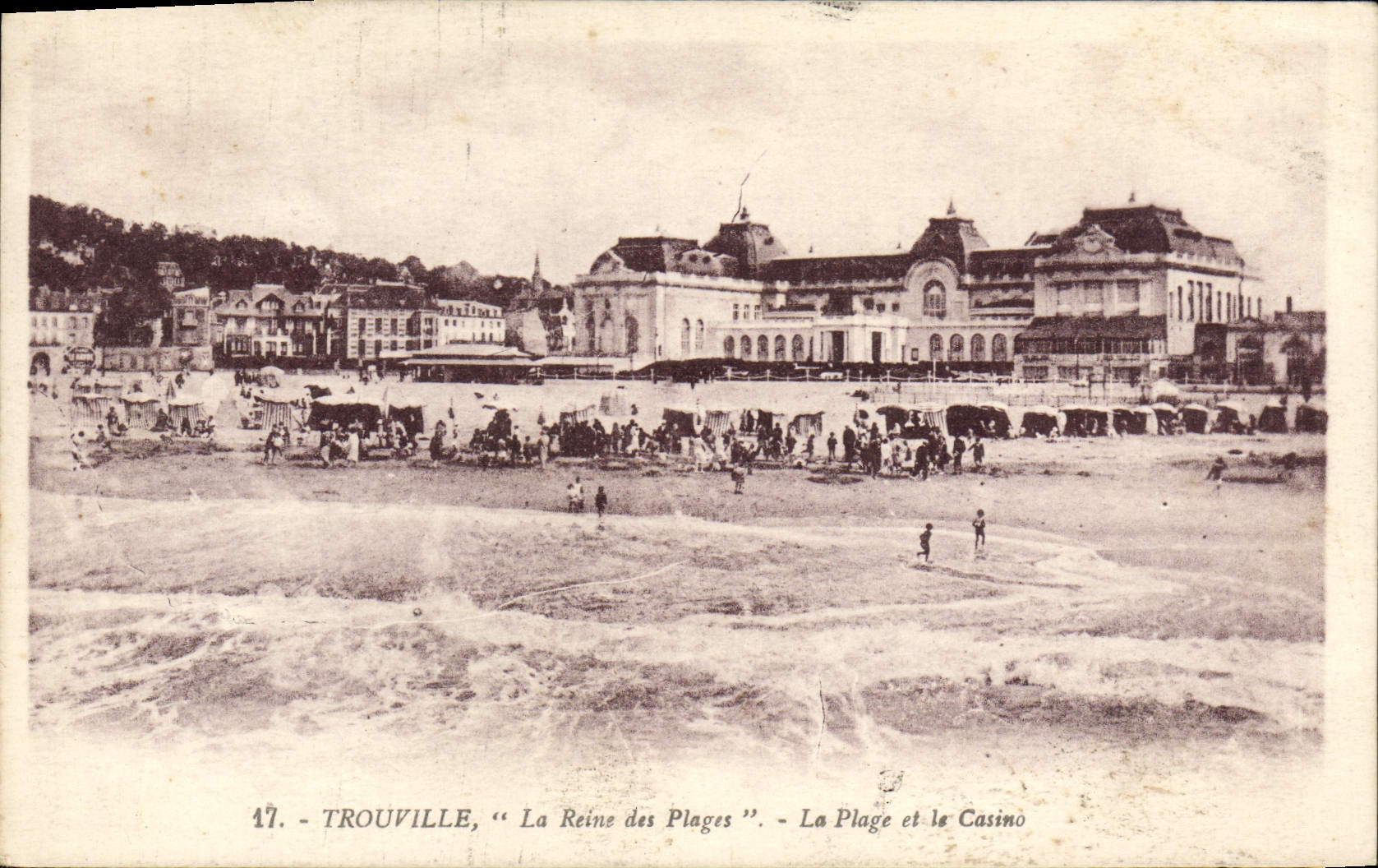CPA Trouville la Reine des Plages La Plage et le Casino
