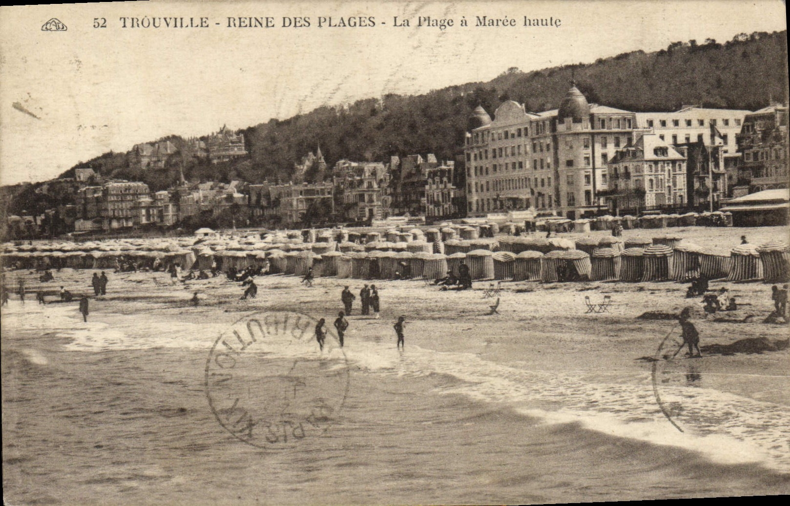 CPA Trouville Reine des Plages La Plage a Maree haute 