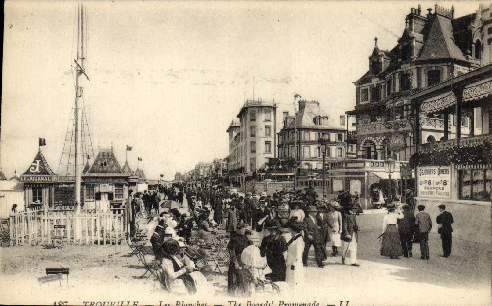 CPA Trouville Les Planches 