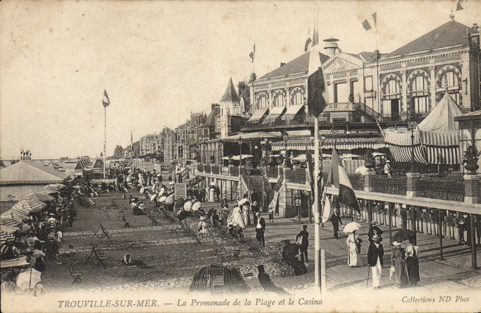 CPA Trouville sur Mer La Promenade de la Plage et le Casino